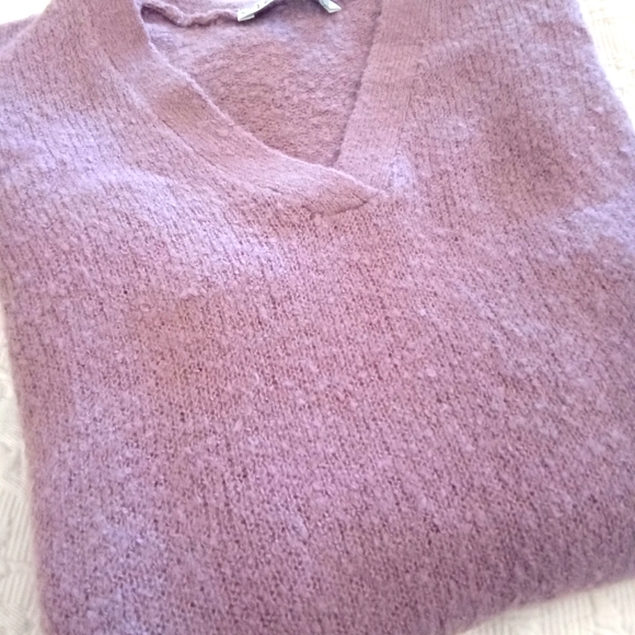 Pretty, Soft, Mauve V Neck Sweater with Flare Sleeves - Picture 11 of 14